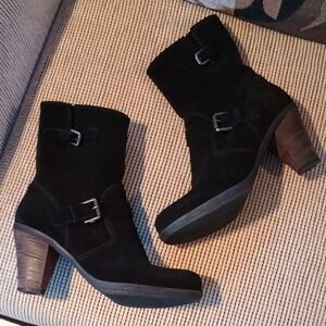 EUC La CANADIENNE Black Suede Heeled Boots